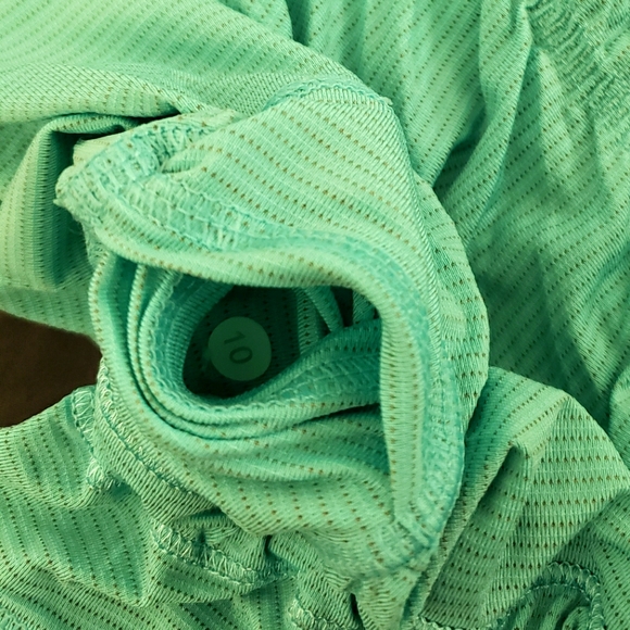 Lululemon teal tank top Size 10 - Picture 3 of 3